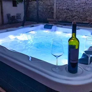 Studios Barre With Jacuzzi Rovinj